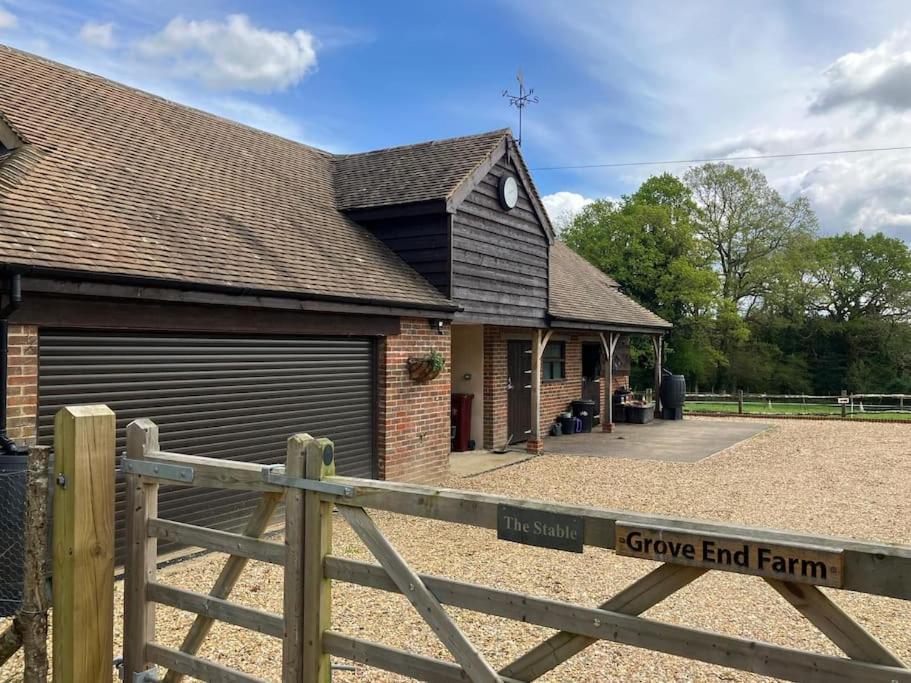 The Stable, Grove End Farm Apartment Petworth Exterior foto